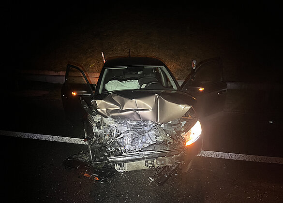 In Buchrain prallte ein Auto ungebremst ins Heck des vorderen Fahrzeugs. Foto: Luzerner Polizei