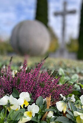 Friedlicher Friedhof vor Allerheiligen