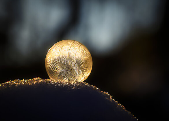 Bei eisiger Kälte gefrieren die Seifenblasen.