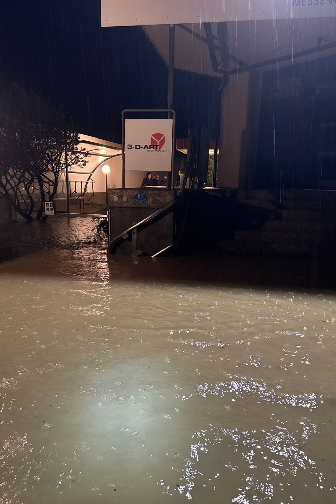 Überschwemmung im Industriebetrieb in Eschenbach Foto Markus Schurtenberger