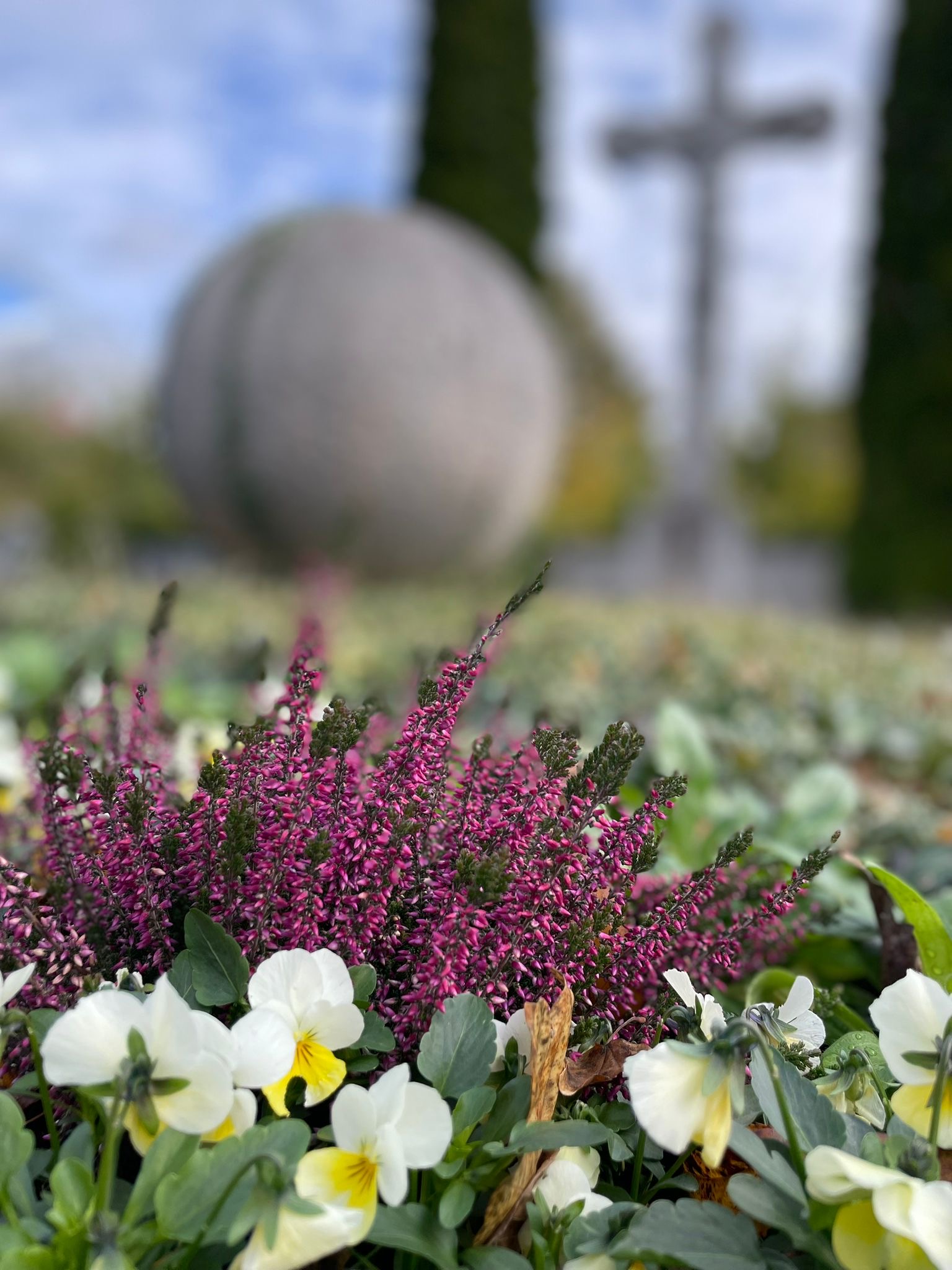 Friedlicher Friedhof vor Allerheiligen